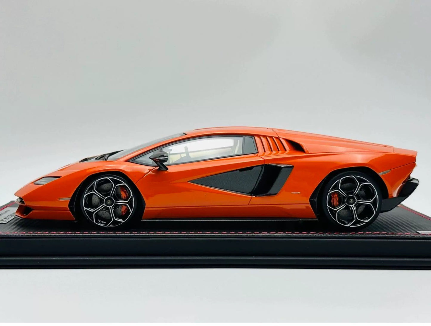MR 1/18 Lamborghini Countach LPI 800-4 Orange Resin Model