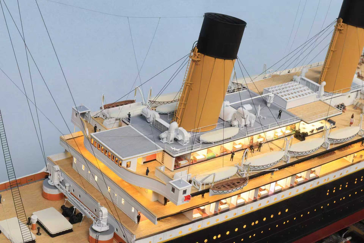 1/200 RMS Titanic Finished Model with Interior Structure – Museum-Grade Edition