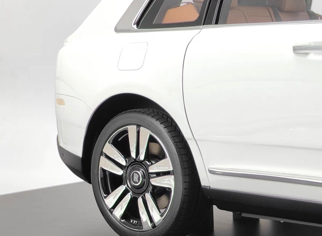 1/8 Rolls-Royce Cullinan Resin Model with Sunroof & Lighting