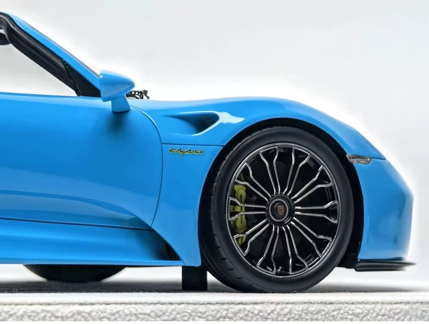 Make Up 1/18 Porsche 918 Spyder 2011 Resin Model