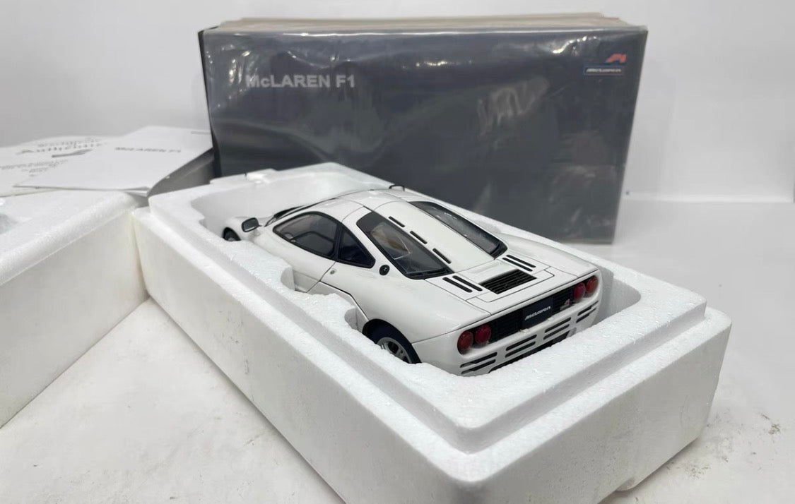 AUTOart 1/18 McLaren F1 White