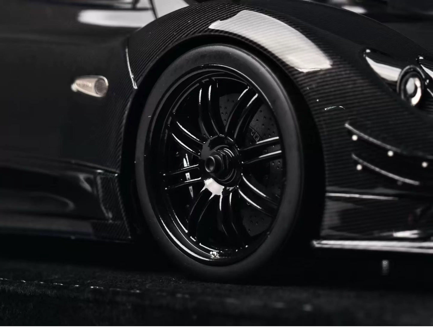 HH Model 1/18 Pagani Zonda Cinque Full Carbon Black Resin Model