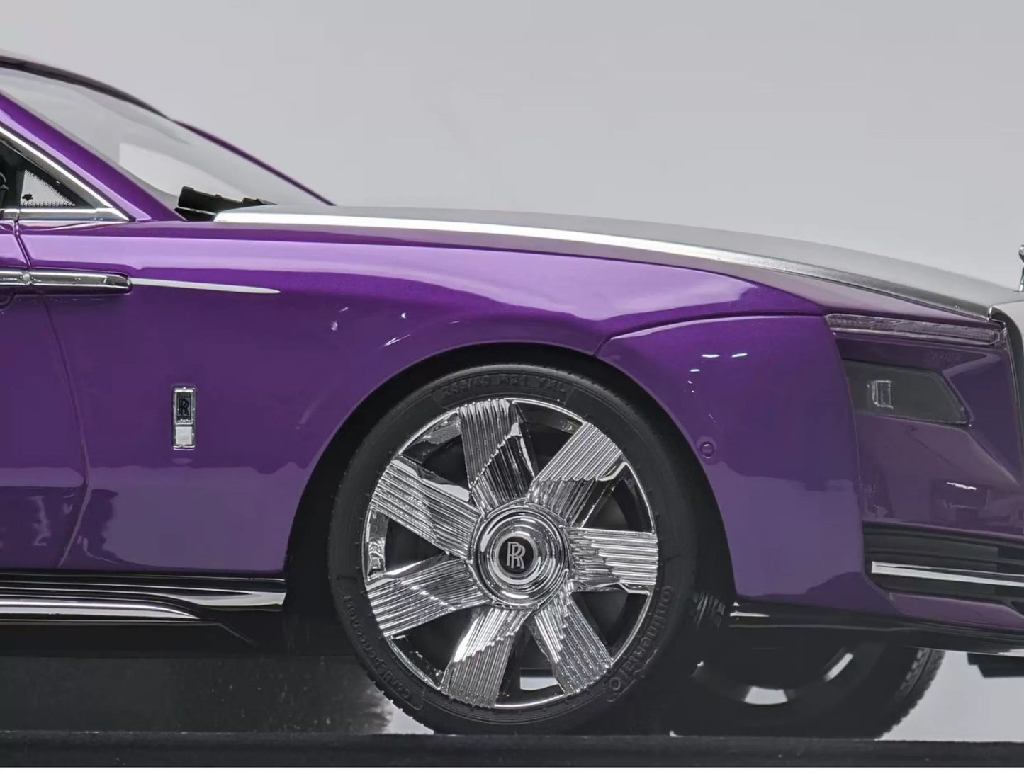 HH 1/18 Rolls-Royce Spectre Resin Limited Edition Model
