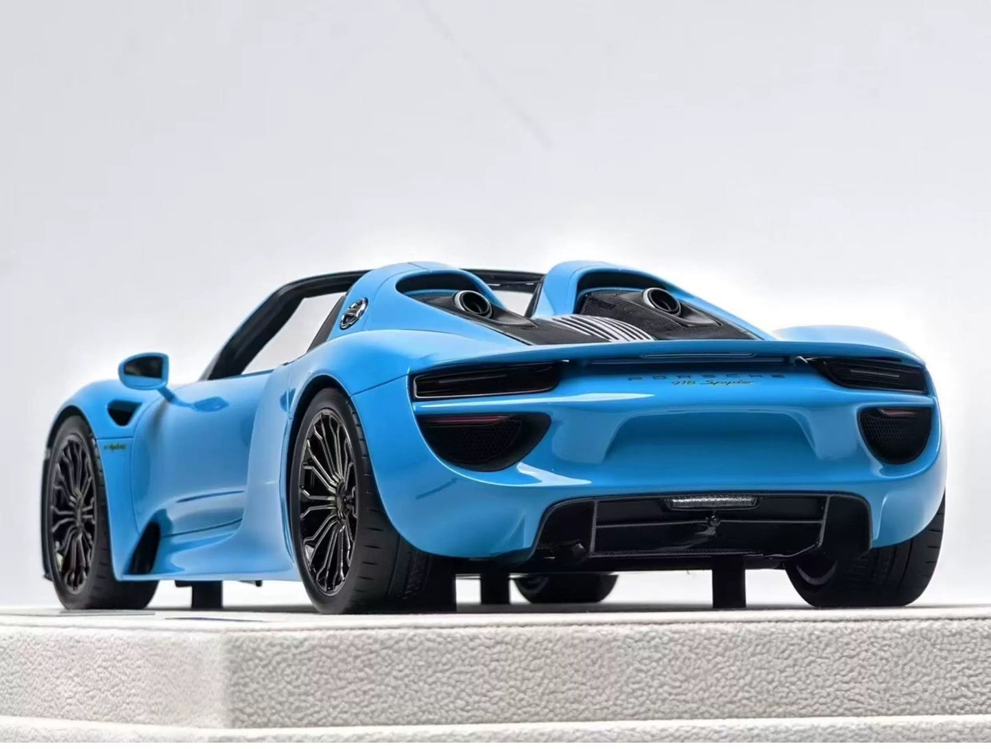 Make Up 1/18 Porsche 918 Spyder 2011 Resin Model
