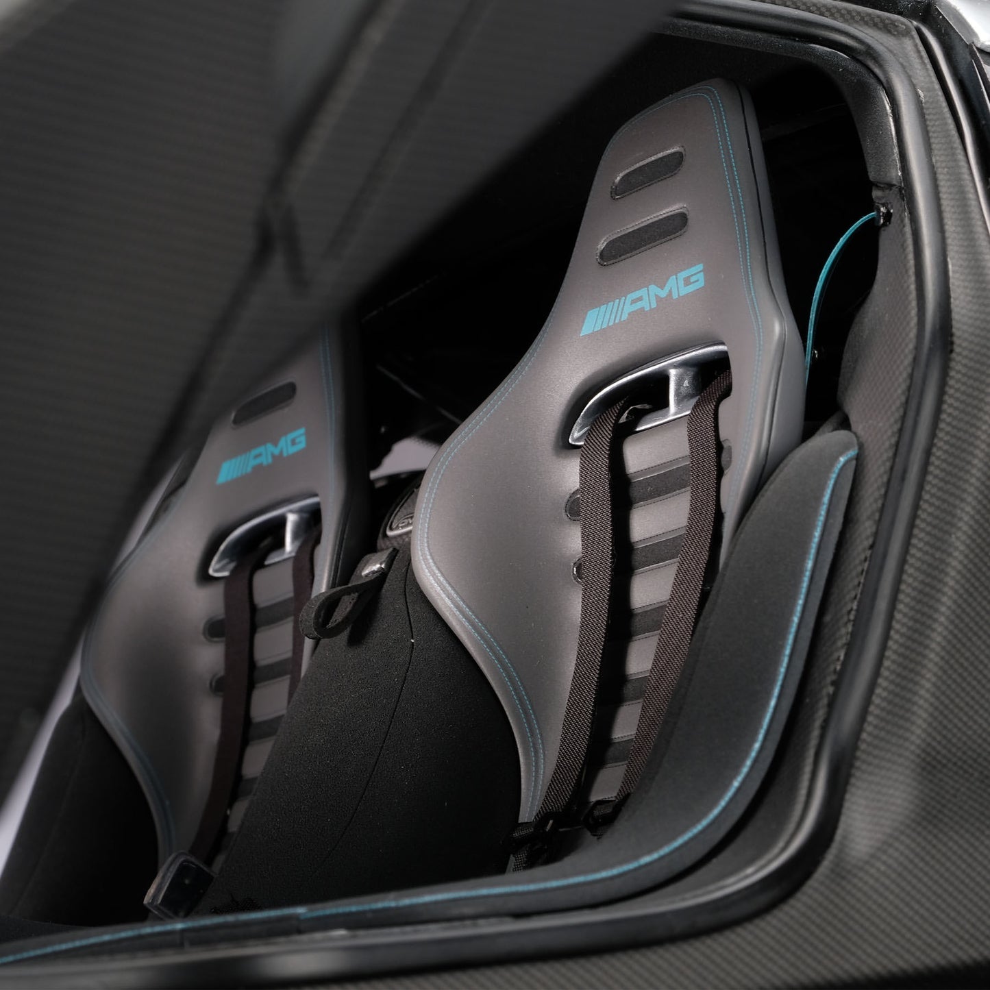 AMALGAM 1/8 Mercedes-AMG ONE Electric Edition Scale Model