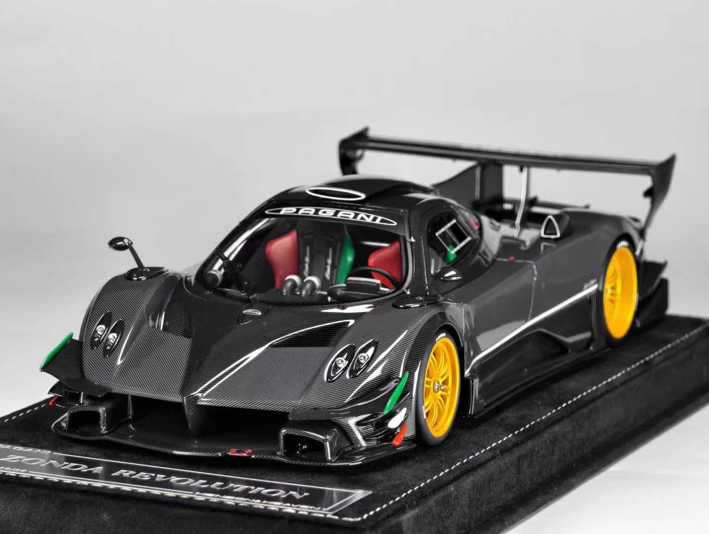 HH 1/18 Pagani Zonda R & Zonda Revolucion Grey Black Carbon Resin Model