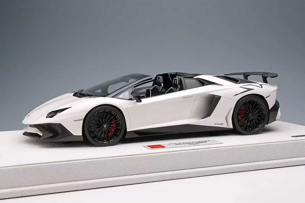 Make Up 1/18 Lamborghini Aventador LP750-4 SV Roadster Resin Model