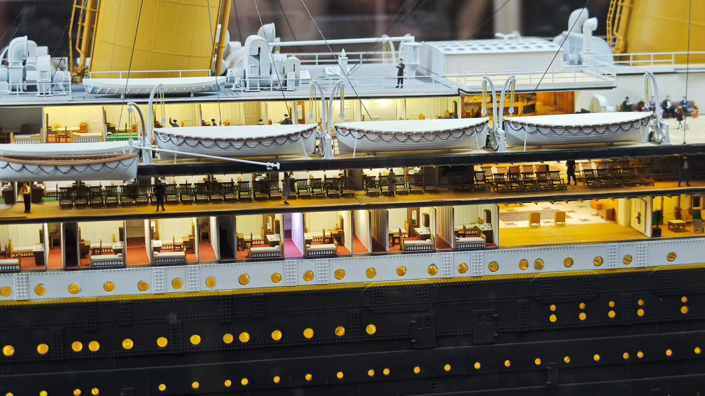 1/200 RMS Titanic Finished Model with Interior Structure – Museum-Grade Edition