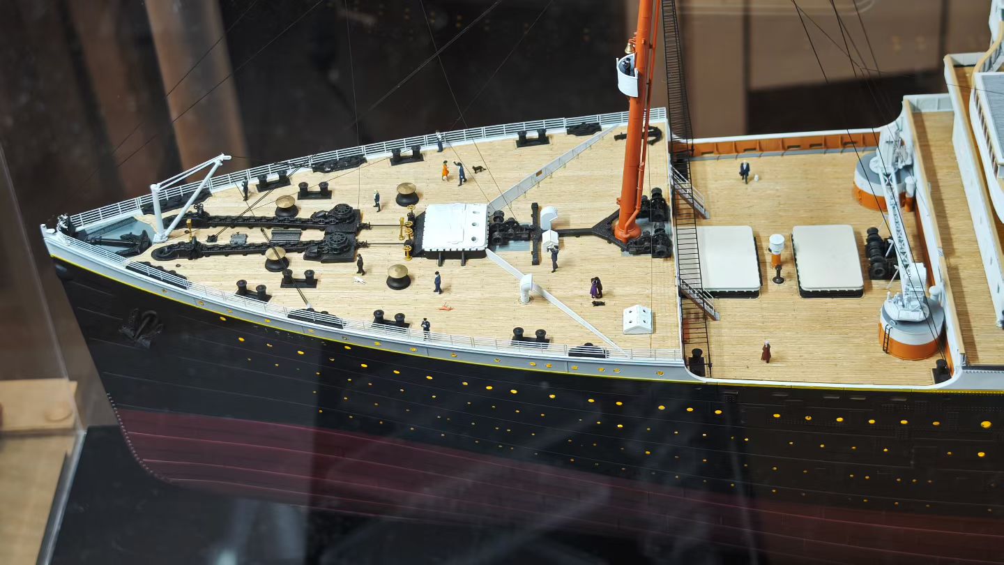 1/200 RMS Titanic Finished Model with Interior Structure – Museum-Grade Edition