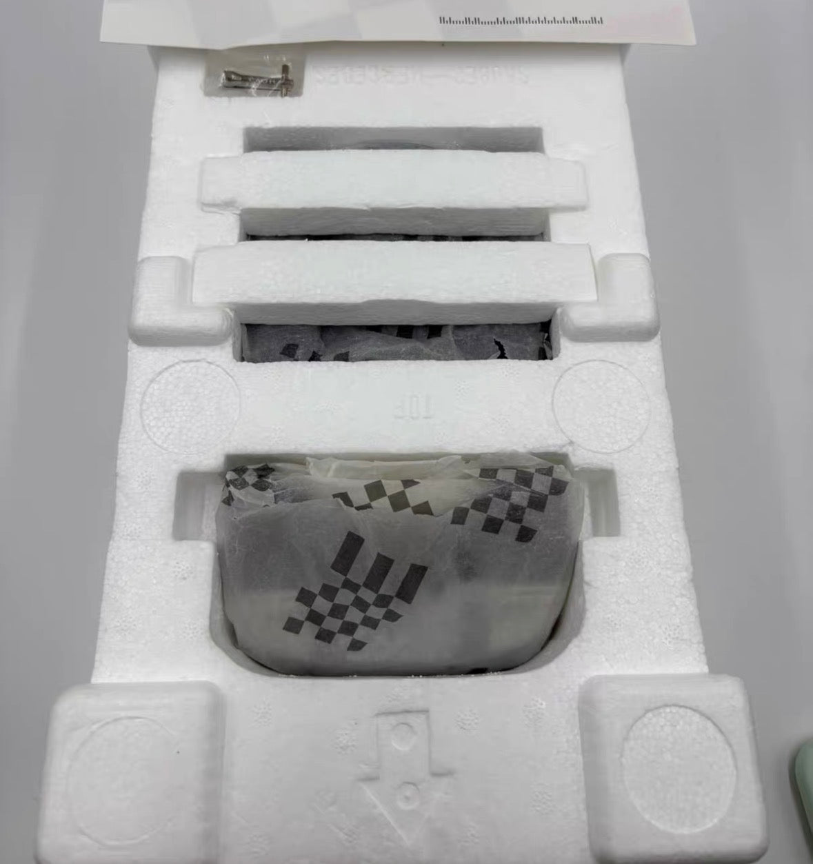 EXOTO Mercedes-Benz Sauber C9 YSL No.61 1:18