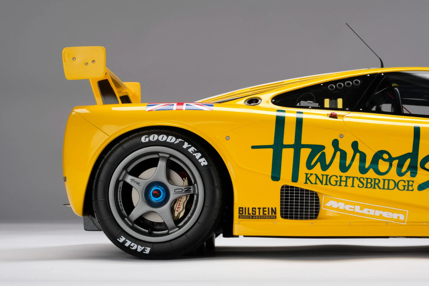 Amalgam 1/8 McLaren F1 GTR 1995 Le Mans #51 Harrods Livery