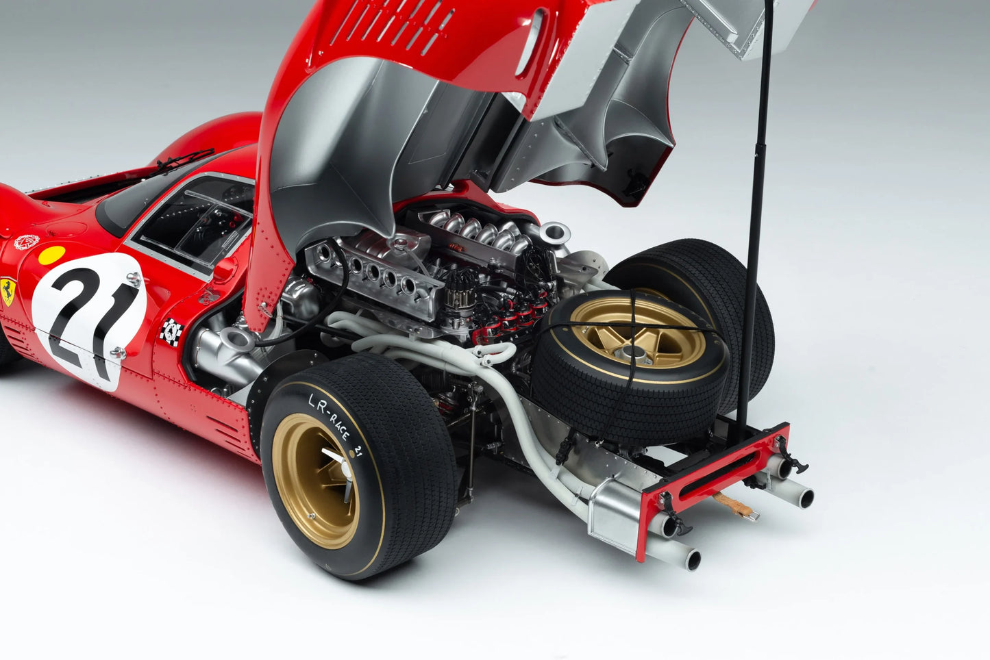 Amalgam 1/8 Ferrari 330 P4 #21 – 1967 Le Mans Race Car Model | Air Shipping from China