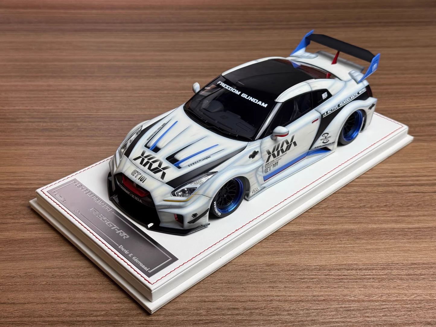 Davis & Giovanni 1/18 LB-Silhouette WORKS GT Nissan 35GT-RR “Freedom Gundam” Matte White (Limited 35)