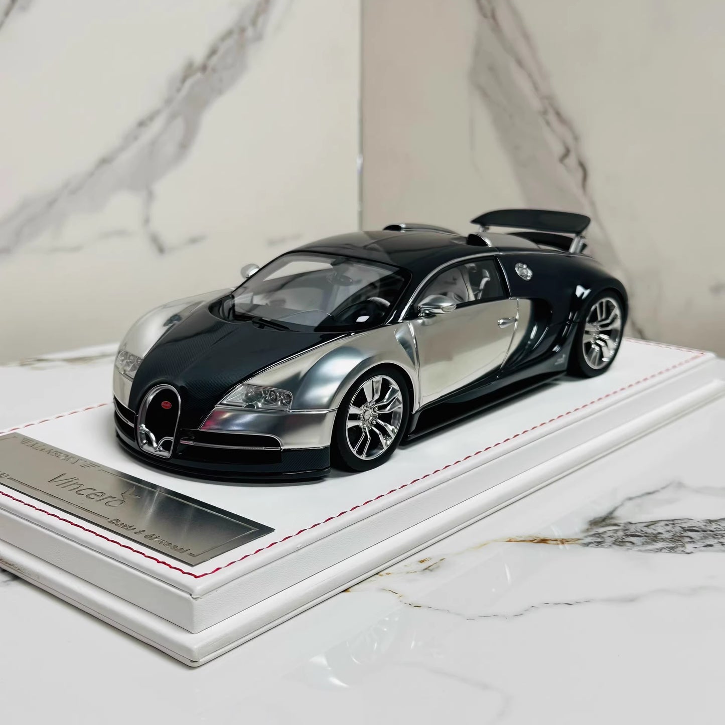 Davis & Giovanni 1/18 Bugatti Veyron Vincero Mansory Black/Carbon Silver Resin