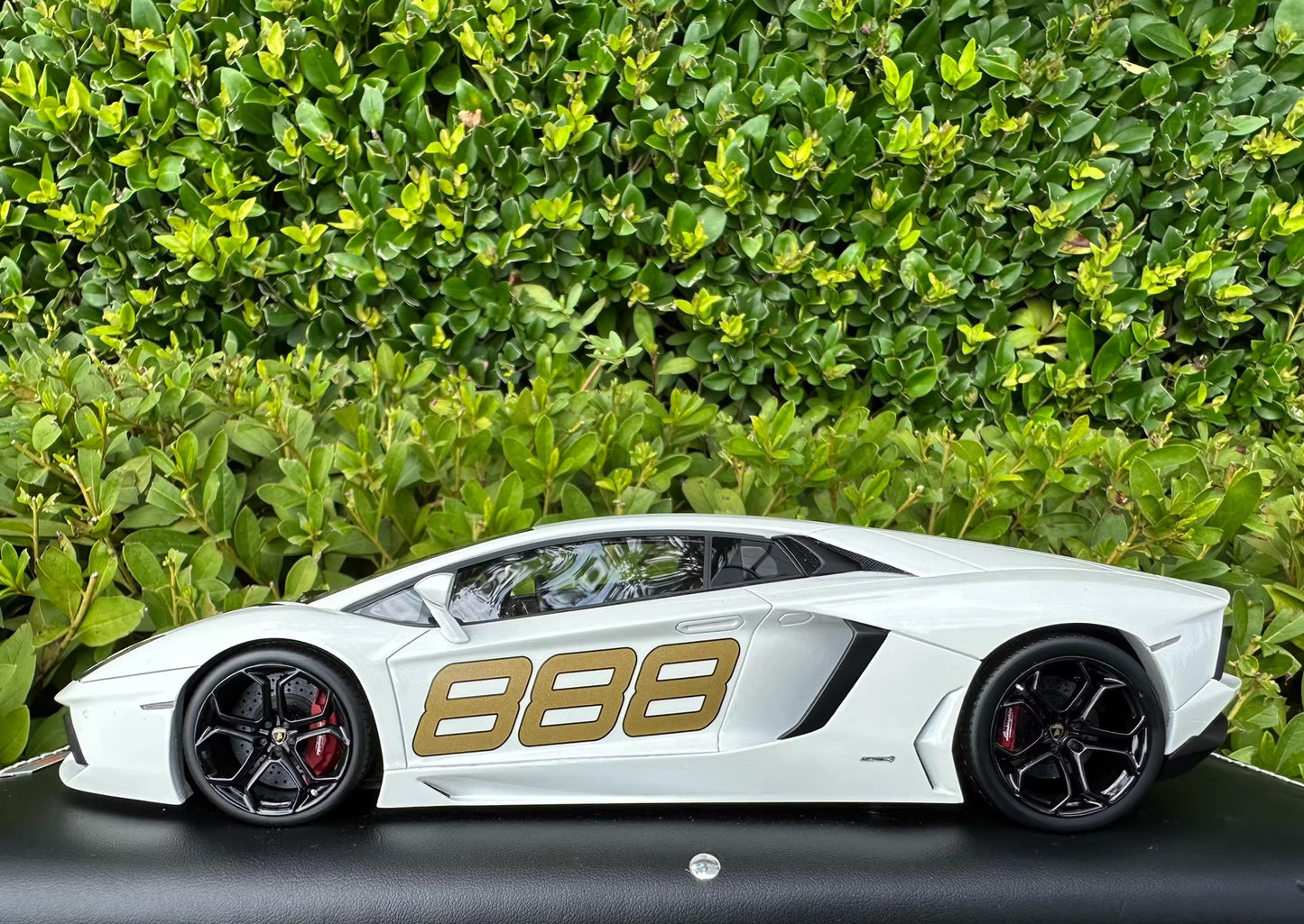 MR Collection Models 1/18 Lamborghini Aventador LP700-4 “Dragon Edition” White Resin Model