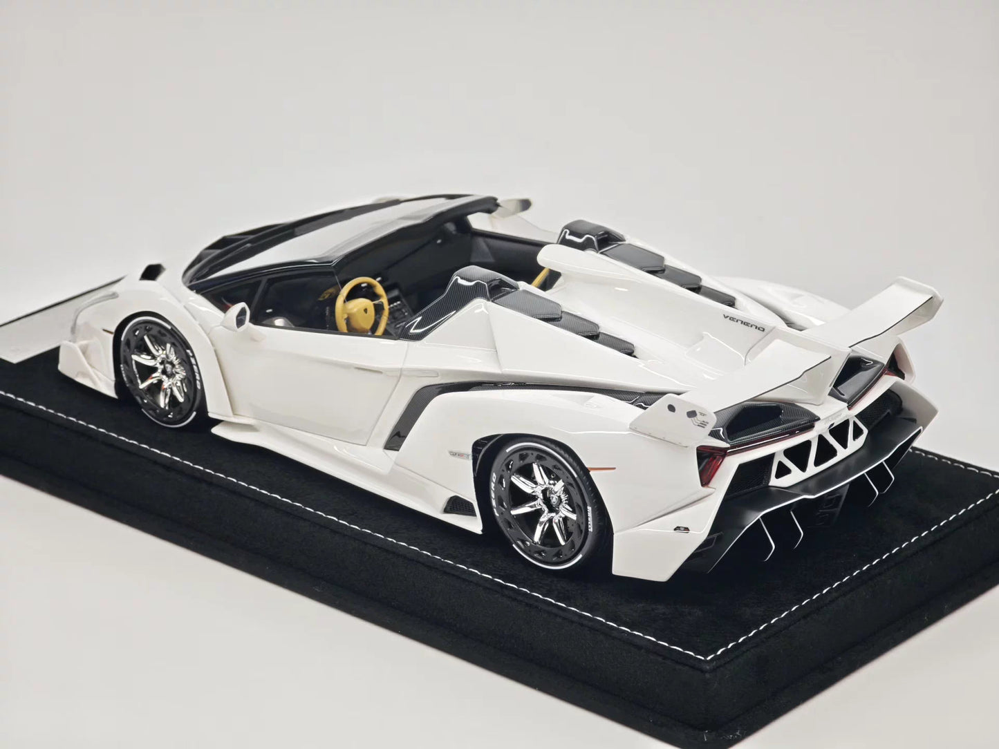HH Model 1/18 Lamborghini Veneno Roadster Resin Model – Ivory White