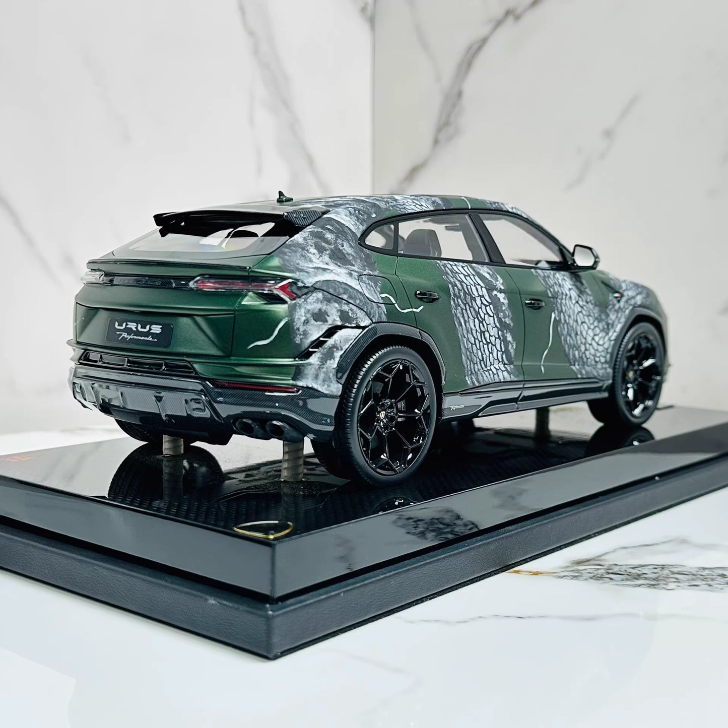MR Collection 1/18 Lamborghini Urus One-Off Hand-Painted Dragon Resin Model 01/01