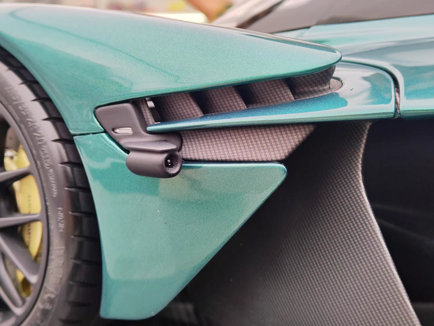 Amalgam 1/8 Aston Martin Valkyrie – Green Edition Hypercar Model | Air Shipping from China