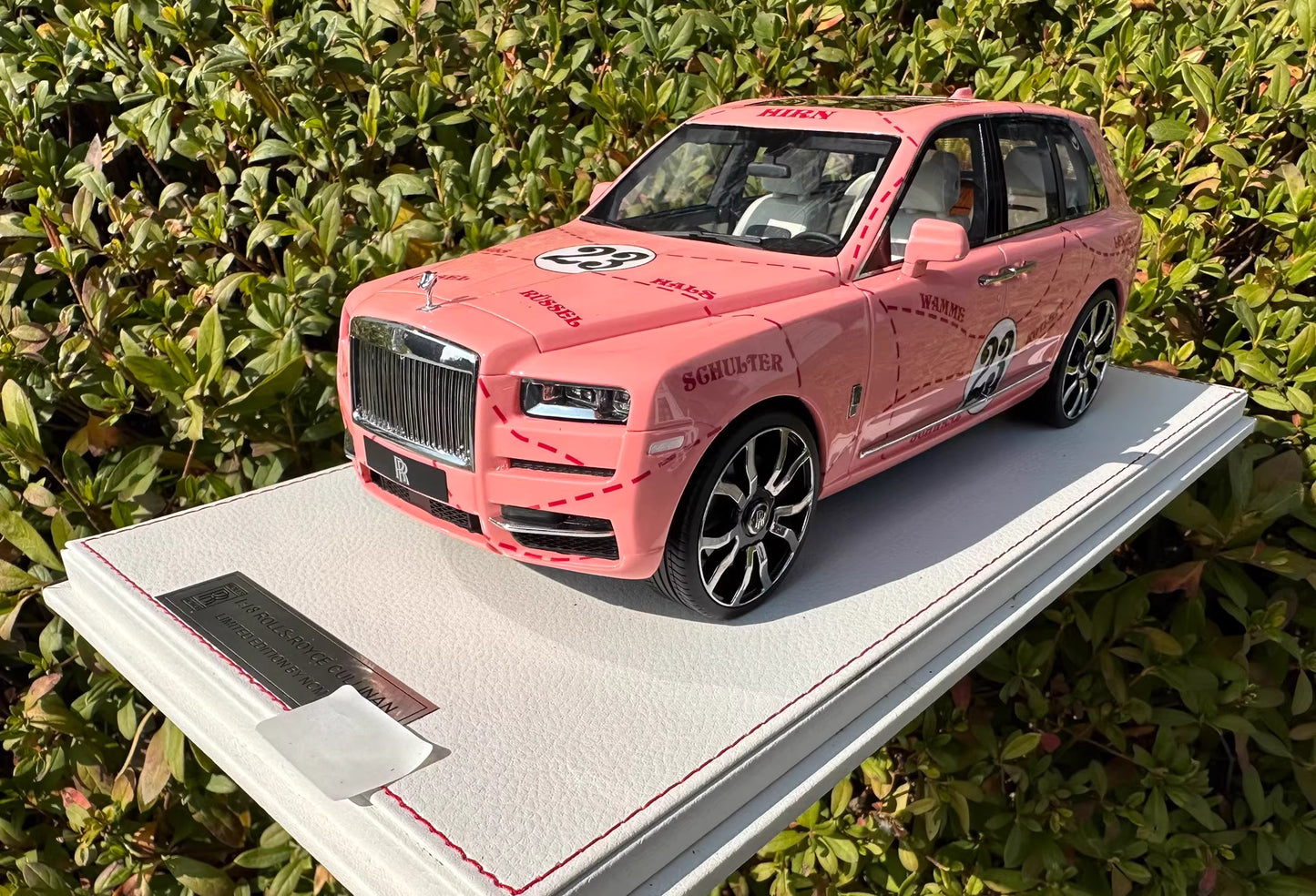 NCM 1/18 Rolls-Royce Cullinan “Pink Pig” Livery Resin Model
