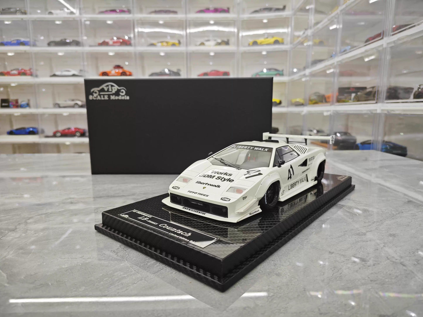 VIP 1/18 Lamborghini Countach LB Widebody White Resin Model with Display Case