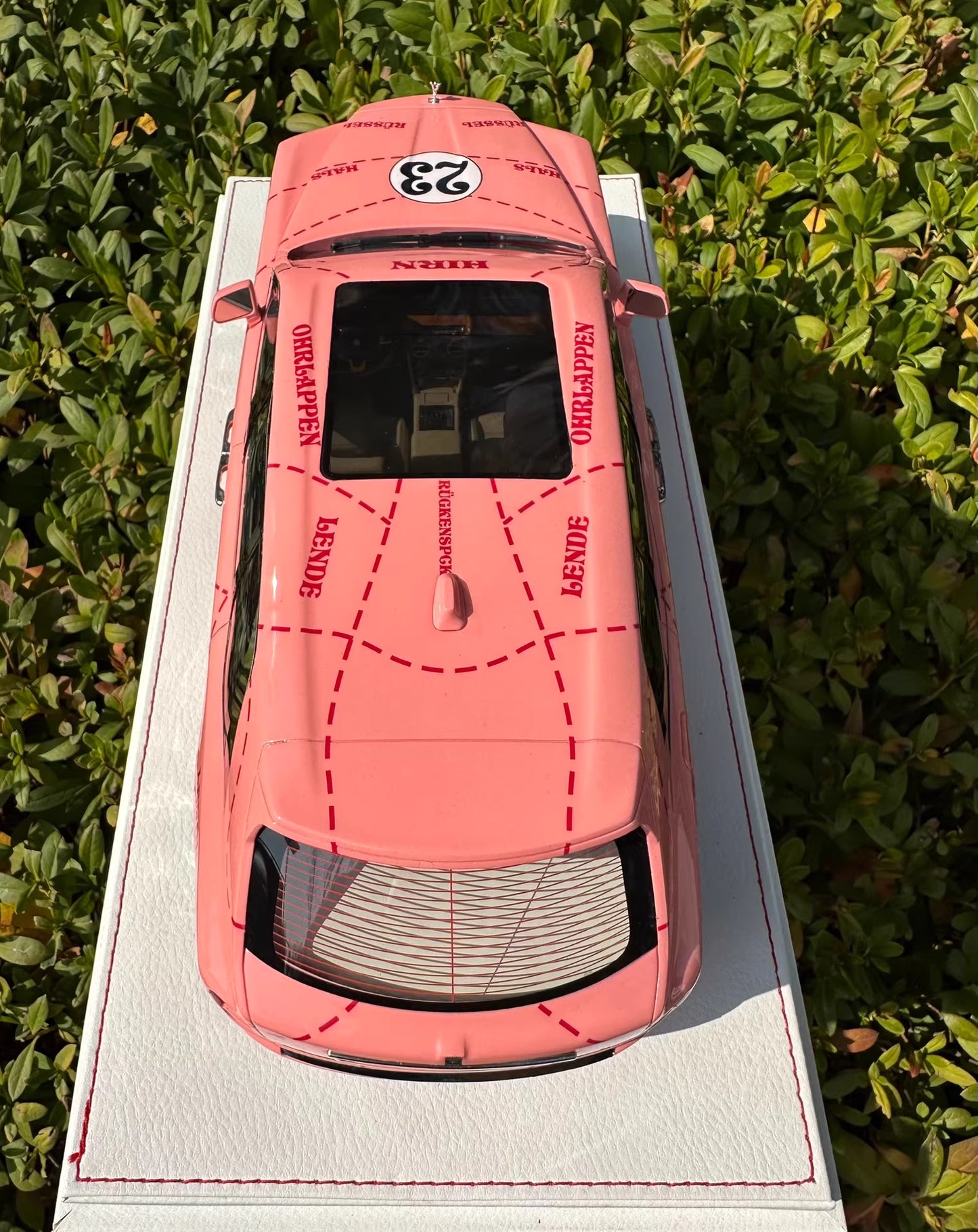 NCM 1/18 Rolls-Royce Cullinan “Pink Pig” Livery Resin Model