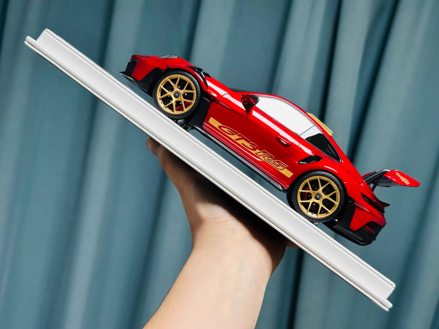 Davis & Giovanni 1/18 Porsche 911 GT3 RS 992.1 Magma Red Weissach Gold Wheels Limited 8 pcs