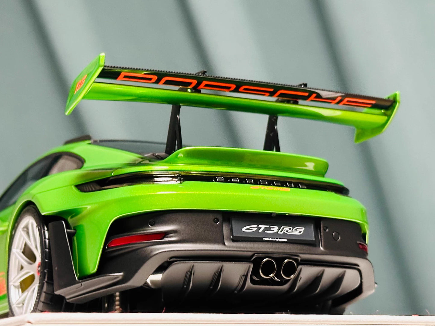 Davis & Giovanni 1/18 Porsche 911 GT3 RS 992.1 AW Green | Limited 12