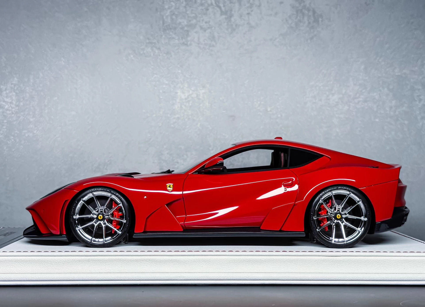 Davis & Giovanni 1/18 Ferrari 812 N-Largo Rosso Corsa Red Resin Model Limited 8