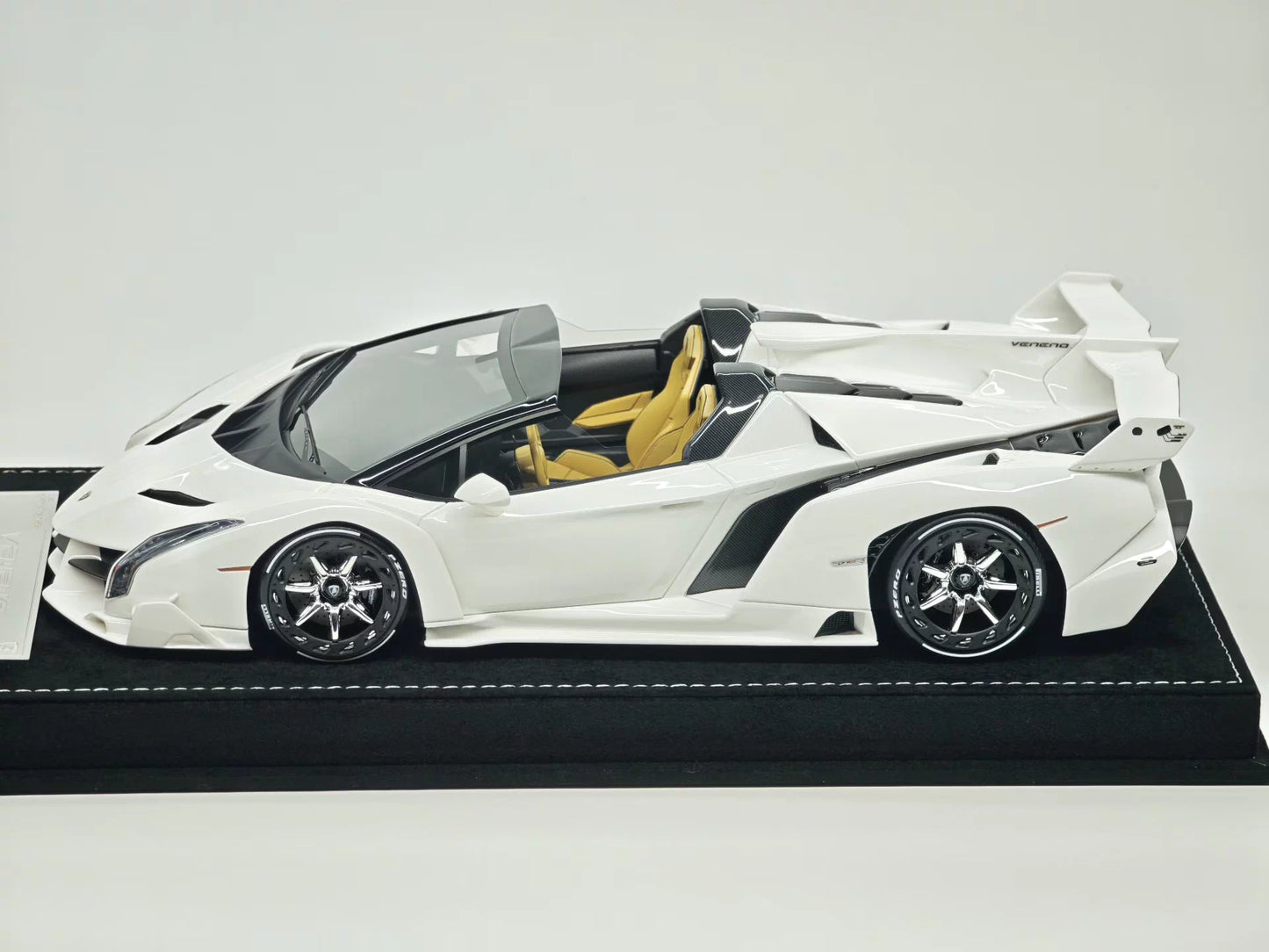 HH Model 1/18 Lamborghini Veneno Roadster Resin Model – Ivory White