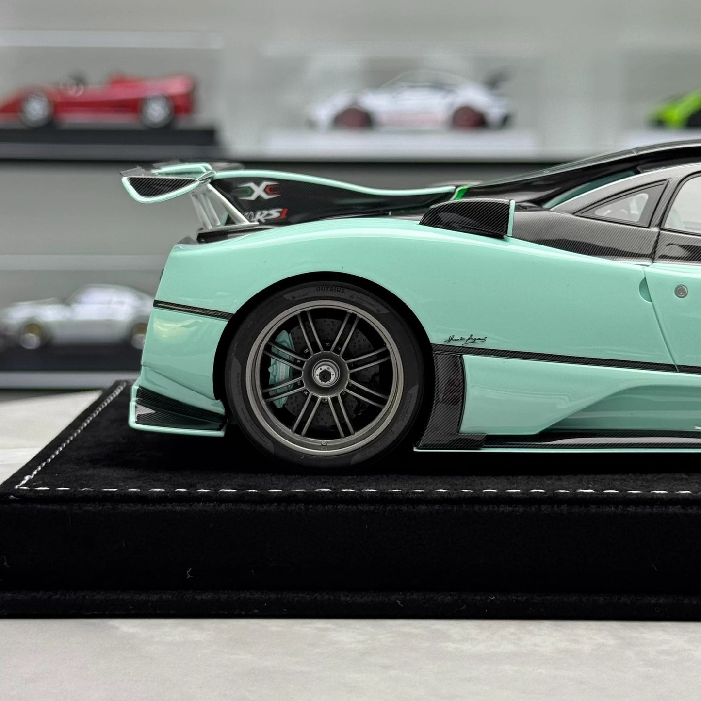 HH 1:18 Pagani Zonda 760 (Zonda Specials) Hardtop Resin Model · Mint Tricolore