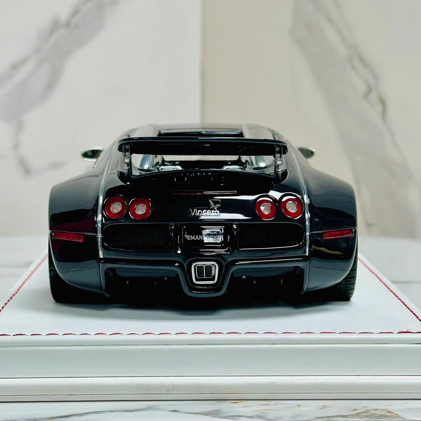 Davis & Giovanni 1/18 Bugatti Veyron Vincero Mansory Black/Carbon Silver Resin