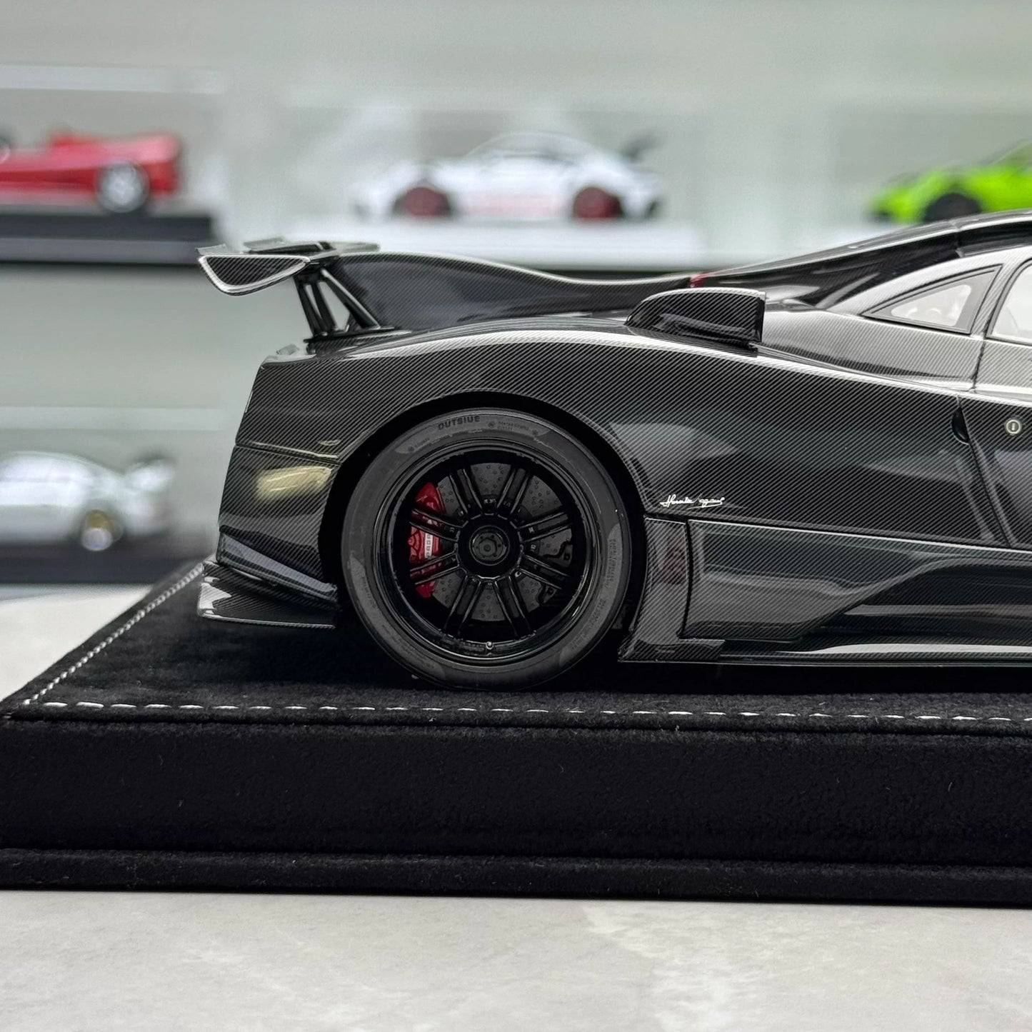 HH 1:18 Pagani Zonda 760 (Zonda Specials) Hardtop Resin Model · Carbon Grey/Red Stripe