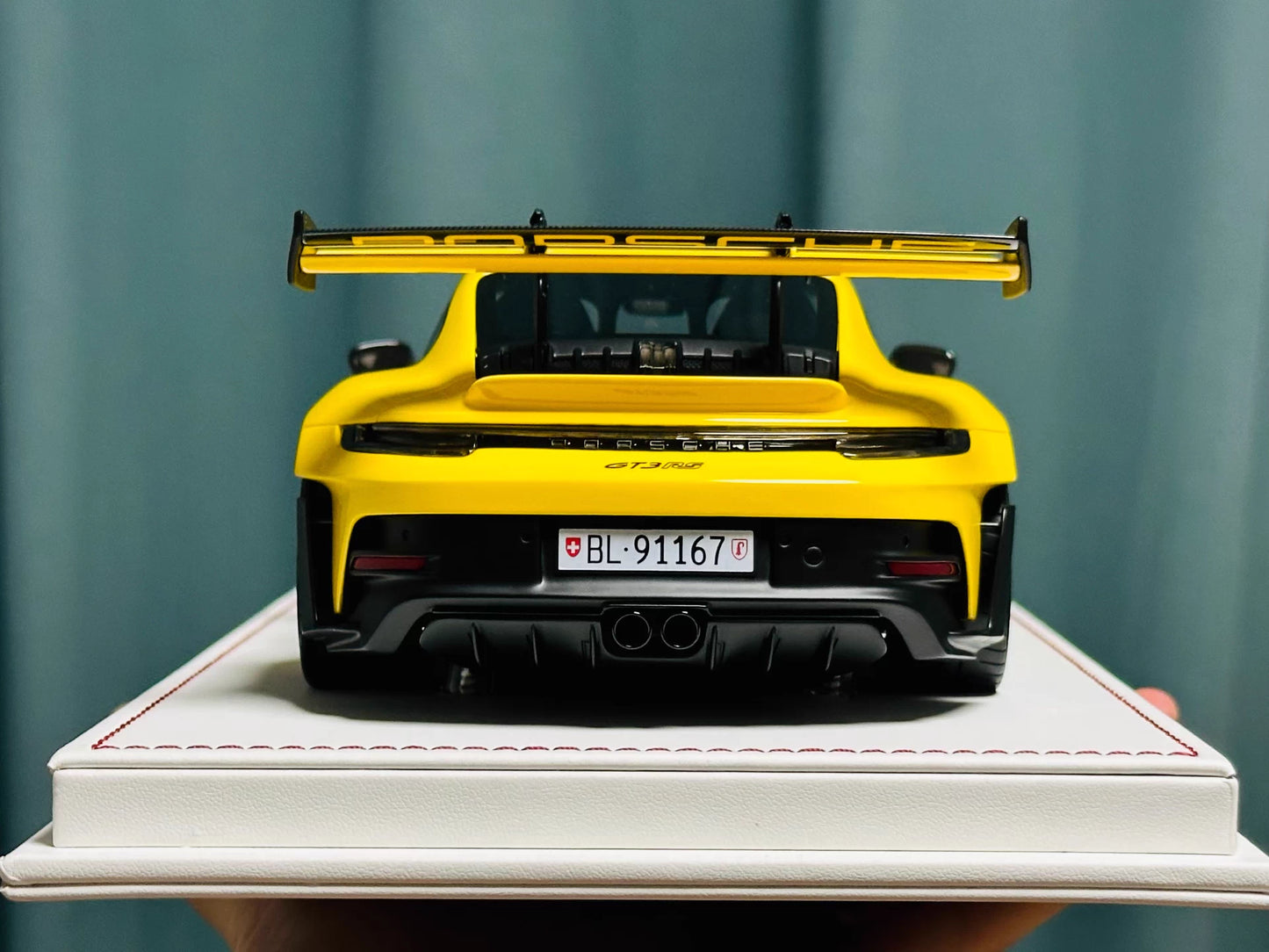 Davis & Giovanni 1/18 Porsche 911 GT3 RS 992.1 Racing Yellow Carbon