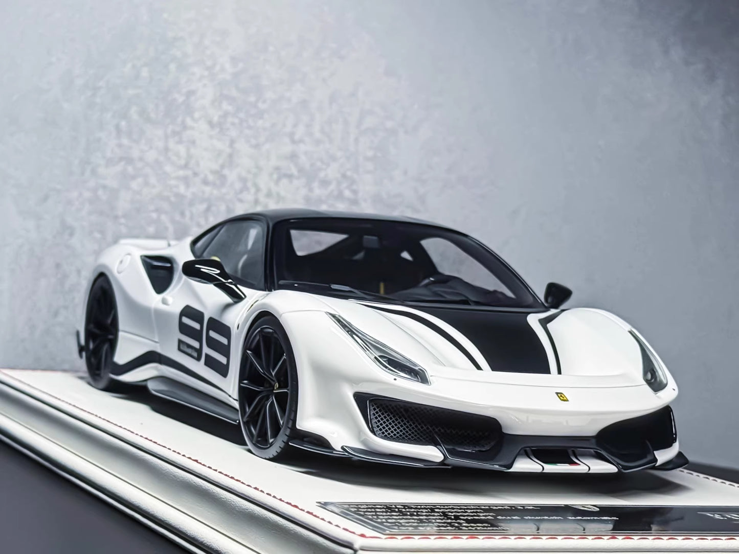 Davis & Giovanni 1/18 Ferrari 488 Pista Artist Edition No.99 White/Black Limited 30