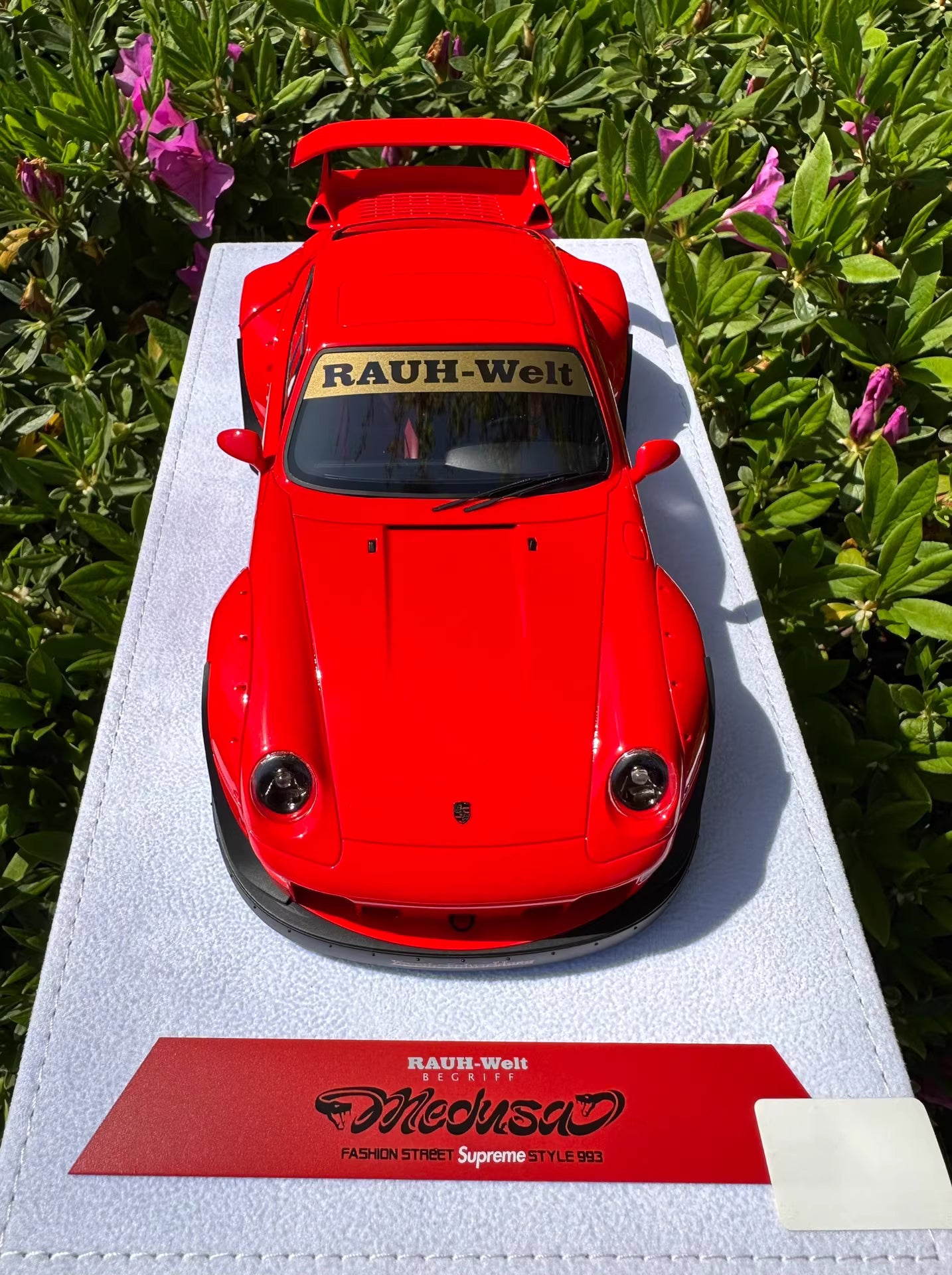 FuelMe 1/18 Porsche 911 (993) RWB “Medusa” Supreme – Red Resin Model