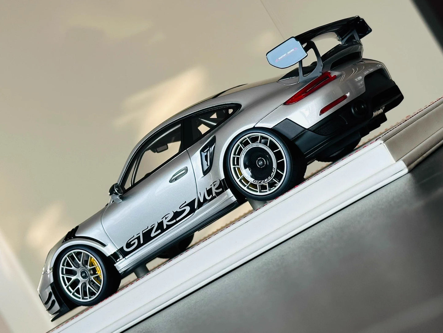 Davis & Giovanni 1/18 Porsche 911 GT2 RS MR 991 GT Silver Weissach Silver Wheels
