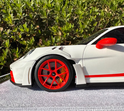 FuelMe 1/18 Porsche 911 GT3 RS (992) White / Red Resin Model