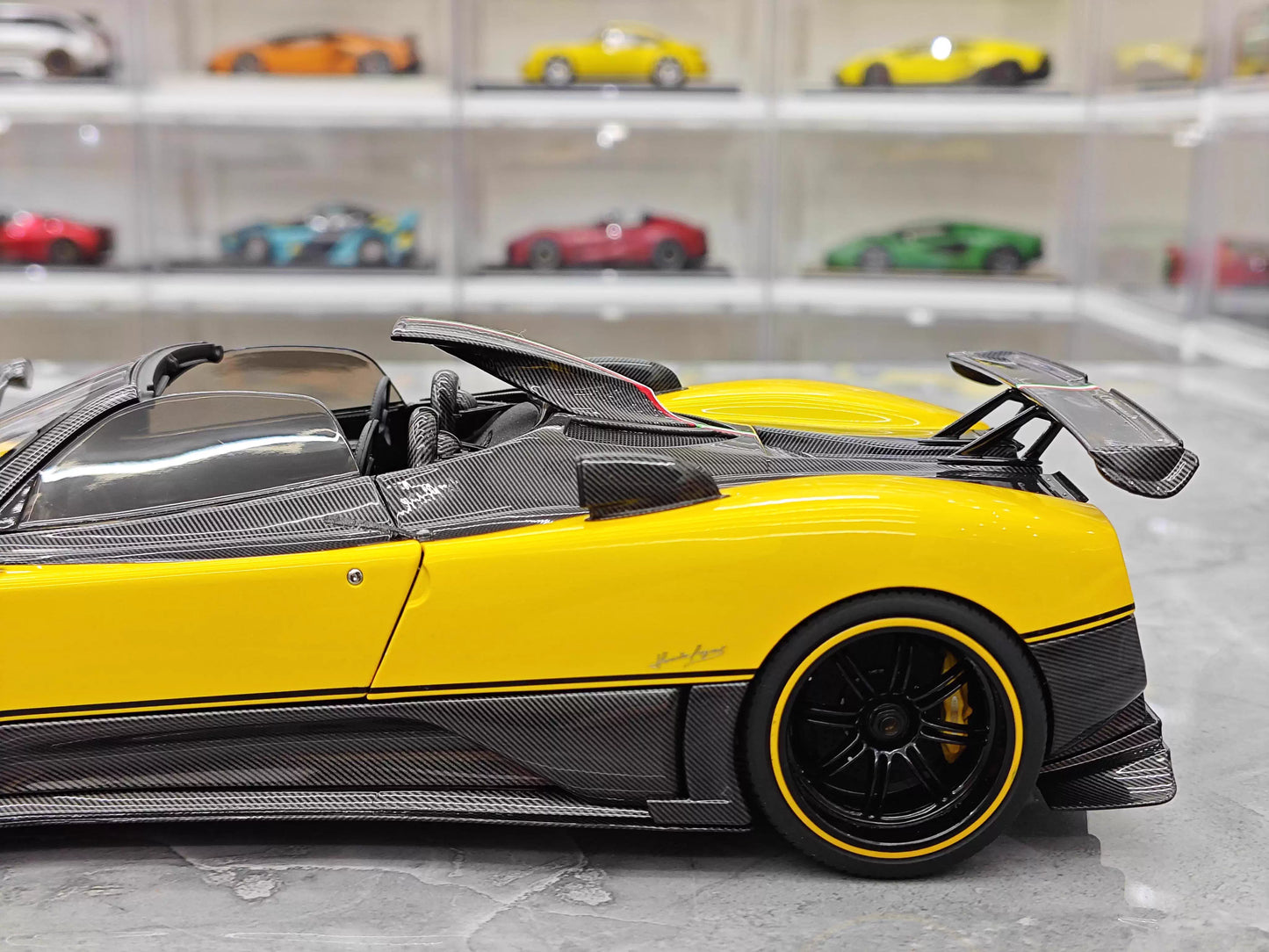 Almost Real 1/18 Pagani Zonda Cinque Yellow Carbon Diecast Model
