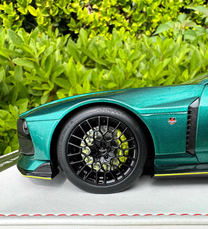 Runner 1/18 Aston Martin Valour Green Resin Model