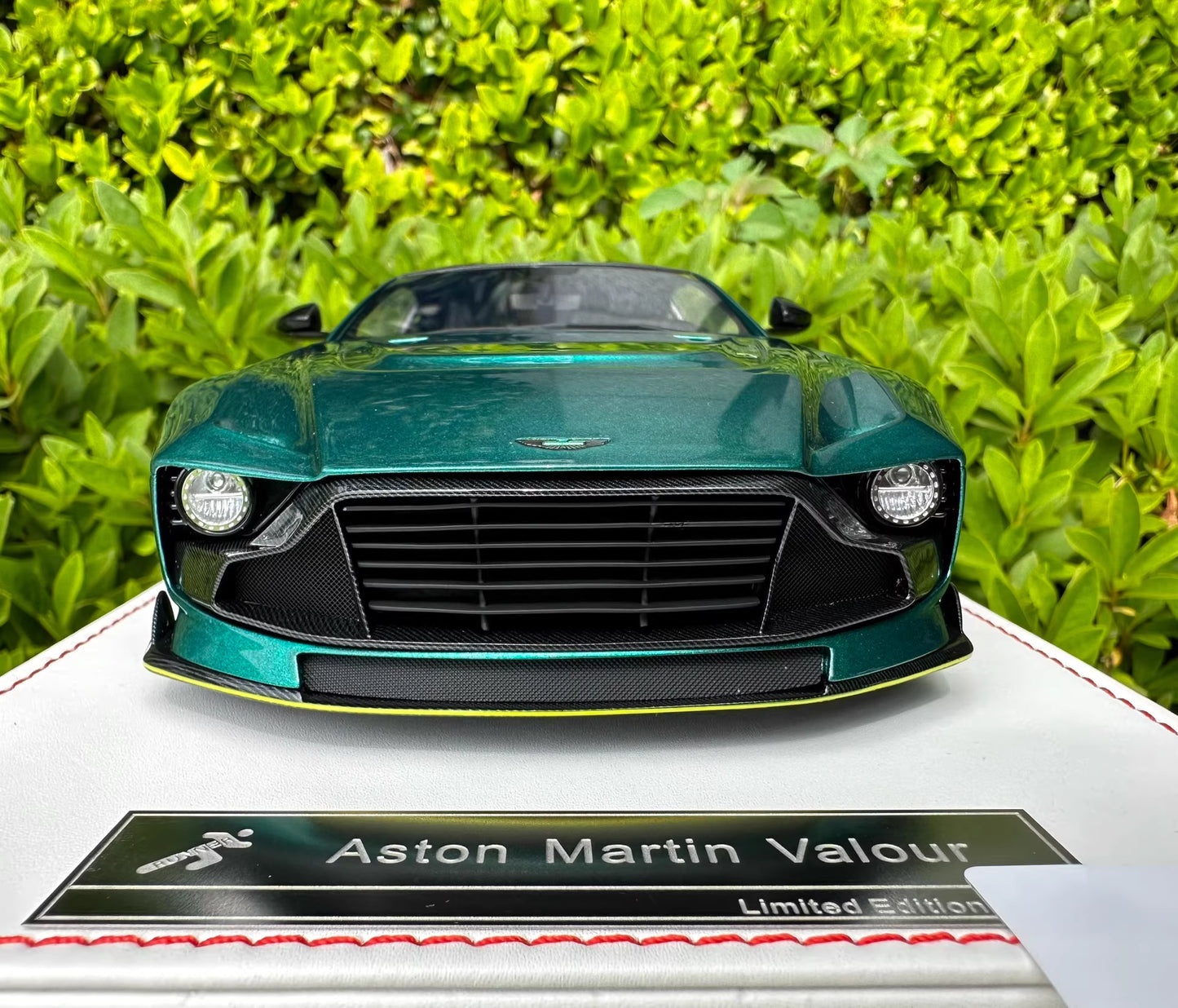 Runner 1/18 Aston Martin Valour Green Resin Model