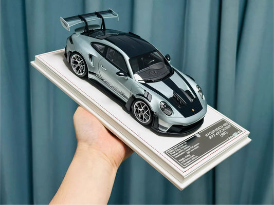 Davis & Giovanni 1/18 Porsche 911 GT3 RS 992.1 PTS Metallic Grey Green | LE 6