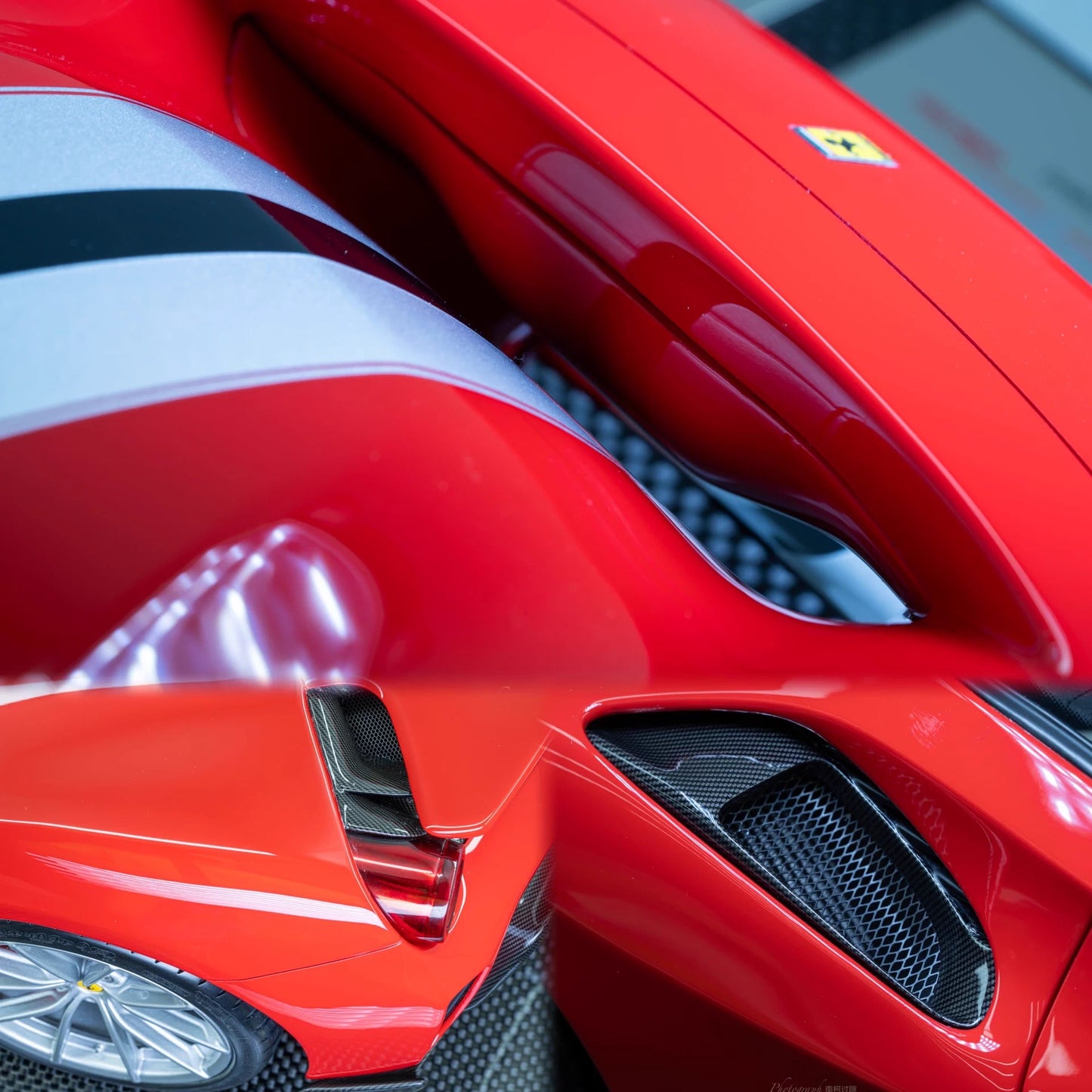 Amalgam 1/8 Ferrari 488 Pista Spider – Standard Red with Silver Stripe | Air Shipping from China