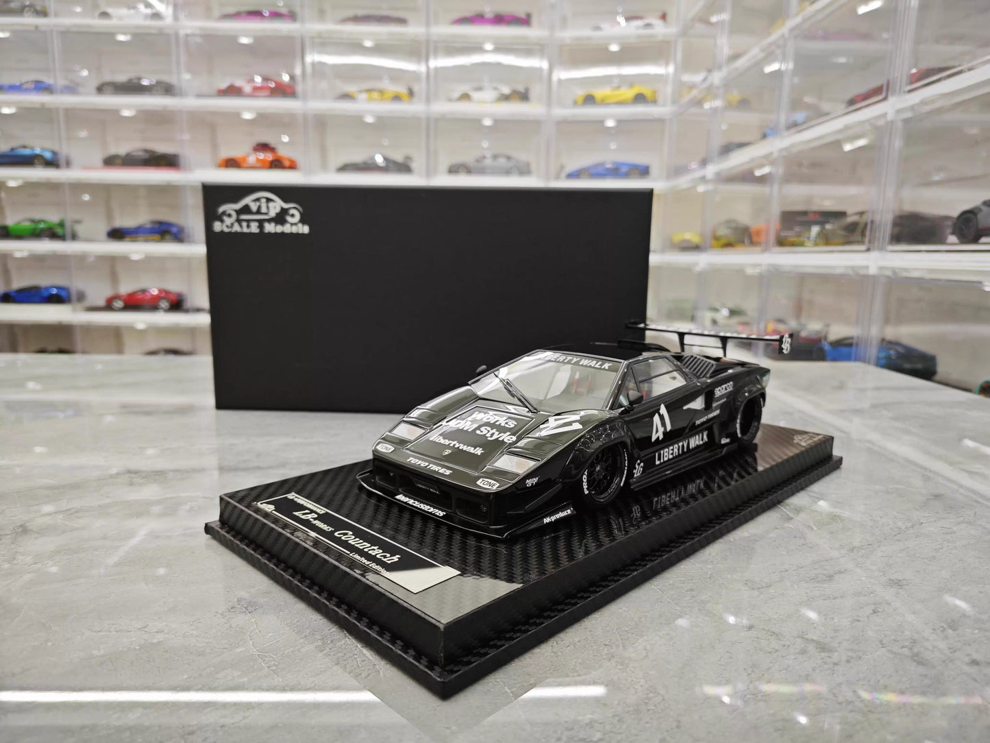 VIP 1/18 Lamborghini Countach LB Widebody Black Resin Model with Display Case