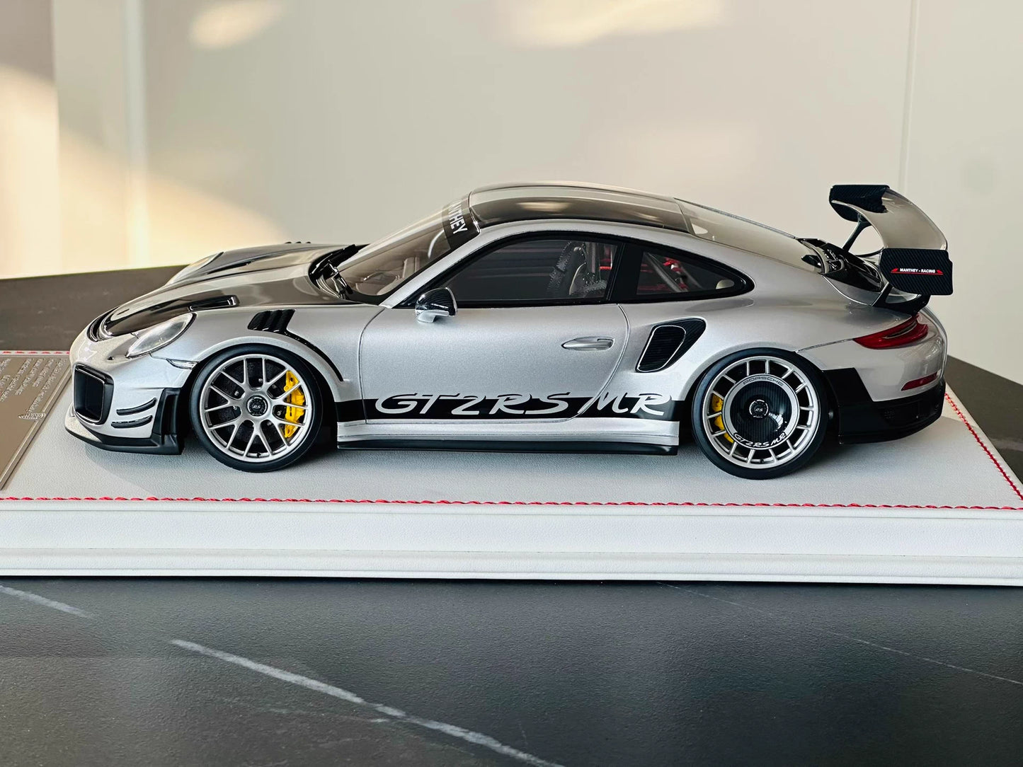 Davis & Giovanni 1/18 Porsche 911 GT2 RS MR 991 GT Silver Weissach Silver Wheels