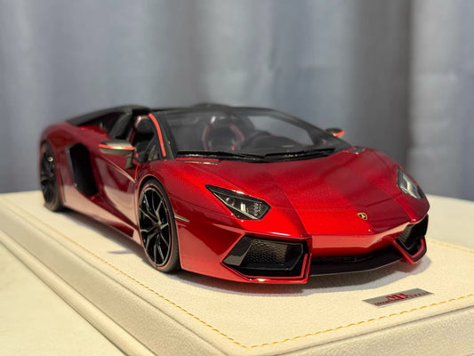 MR Collection Models 1/18 Lamborghini Aventador LP700-4 Roadster · Metallic Red