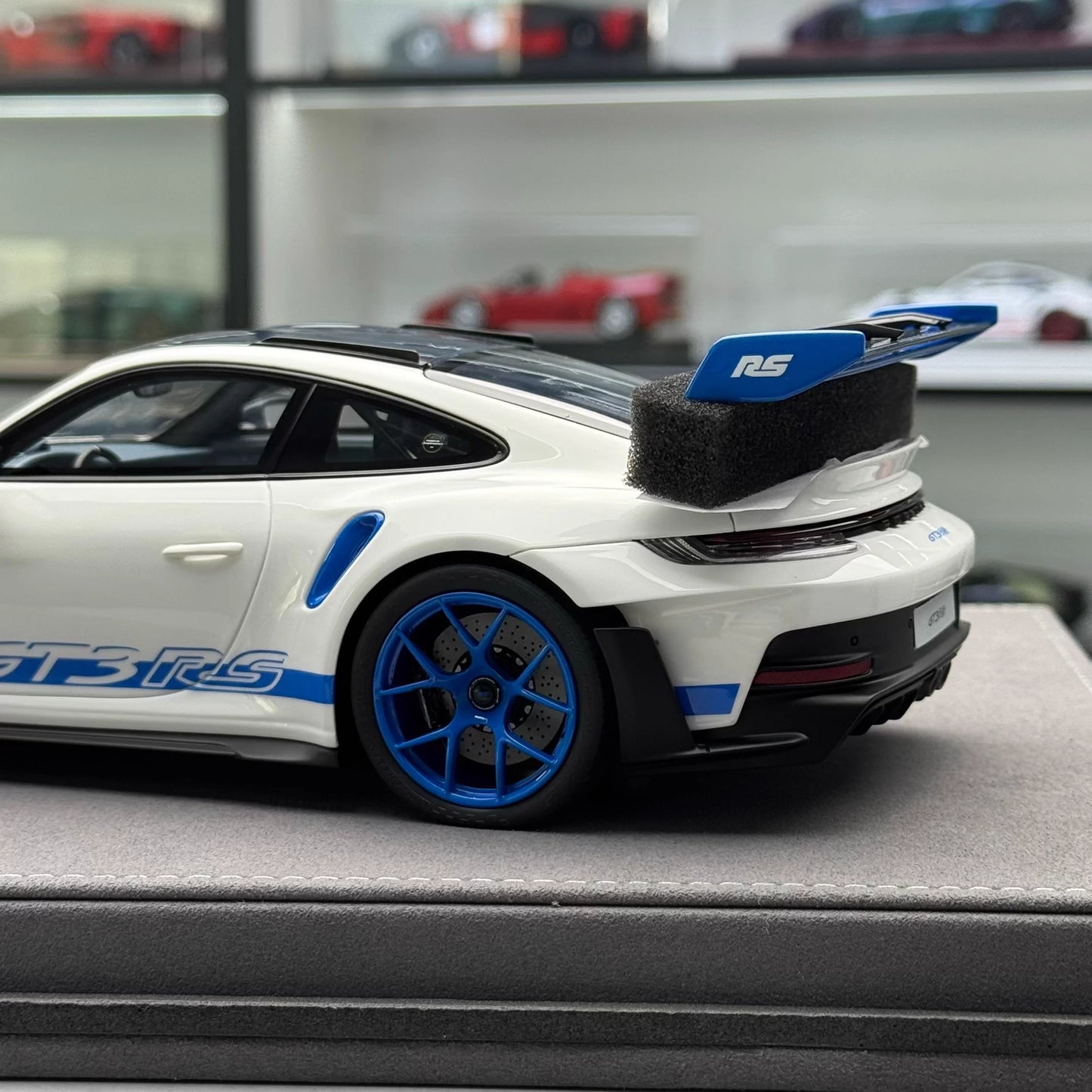 TP 1:18 + 1:64 Porsche 911 GT3 RS (992) Sonderwunsch Set · White/Carbon Grey/Blue