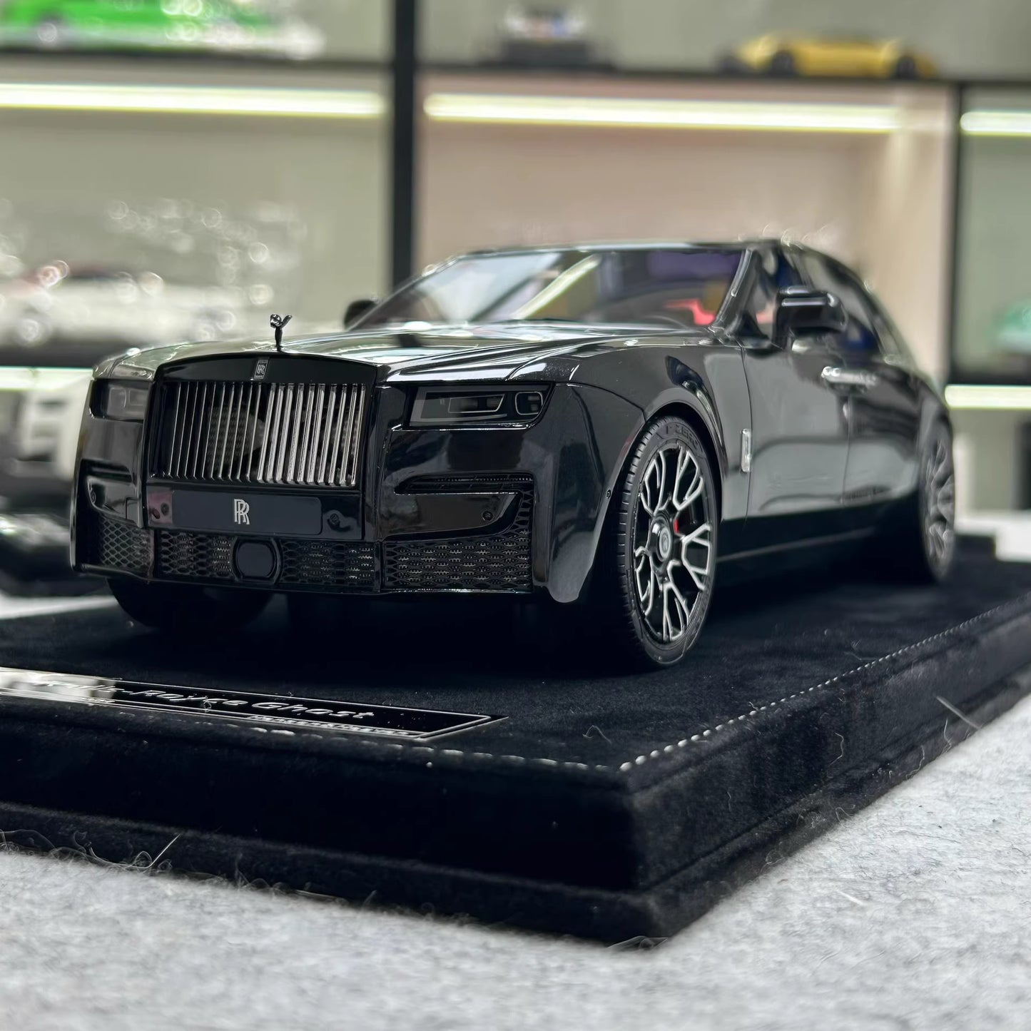HH 1:18 Rolls-Royce Ghost Black Badge (2024) Limited Resin Model · Gloss Black