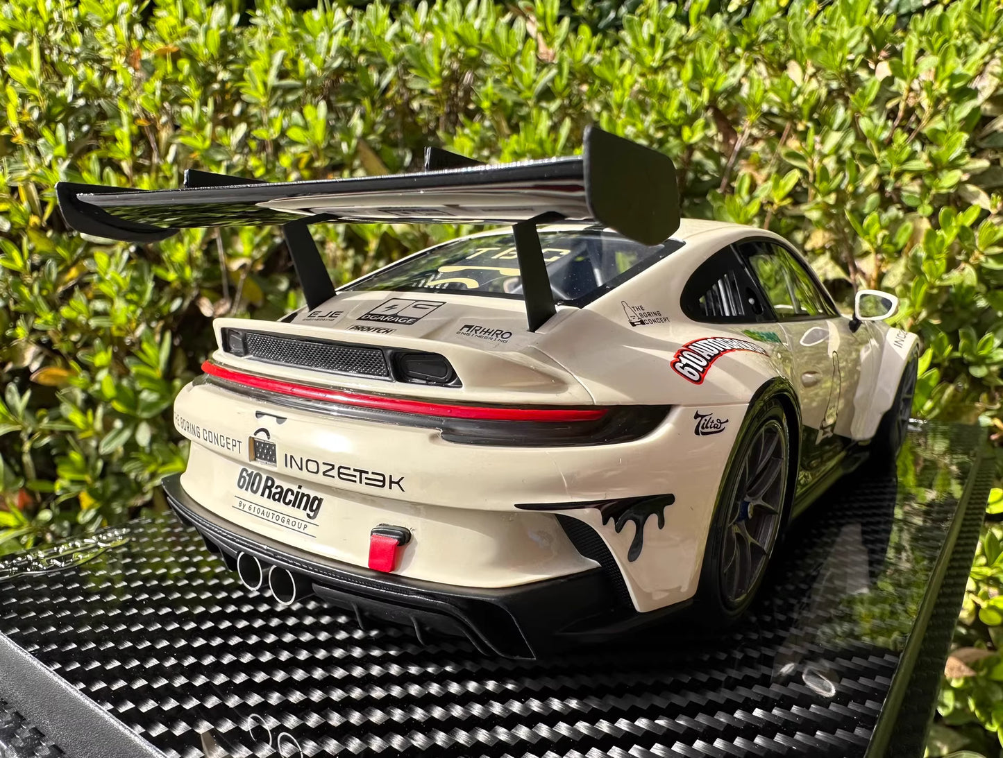 VIP Model 1/18 Porsche 911 GT3 RS (992) “010Racing / Inozetek” Resin Model