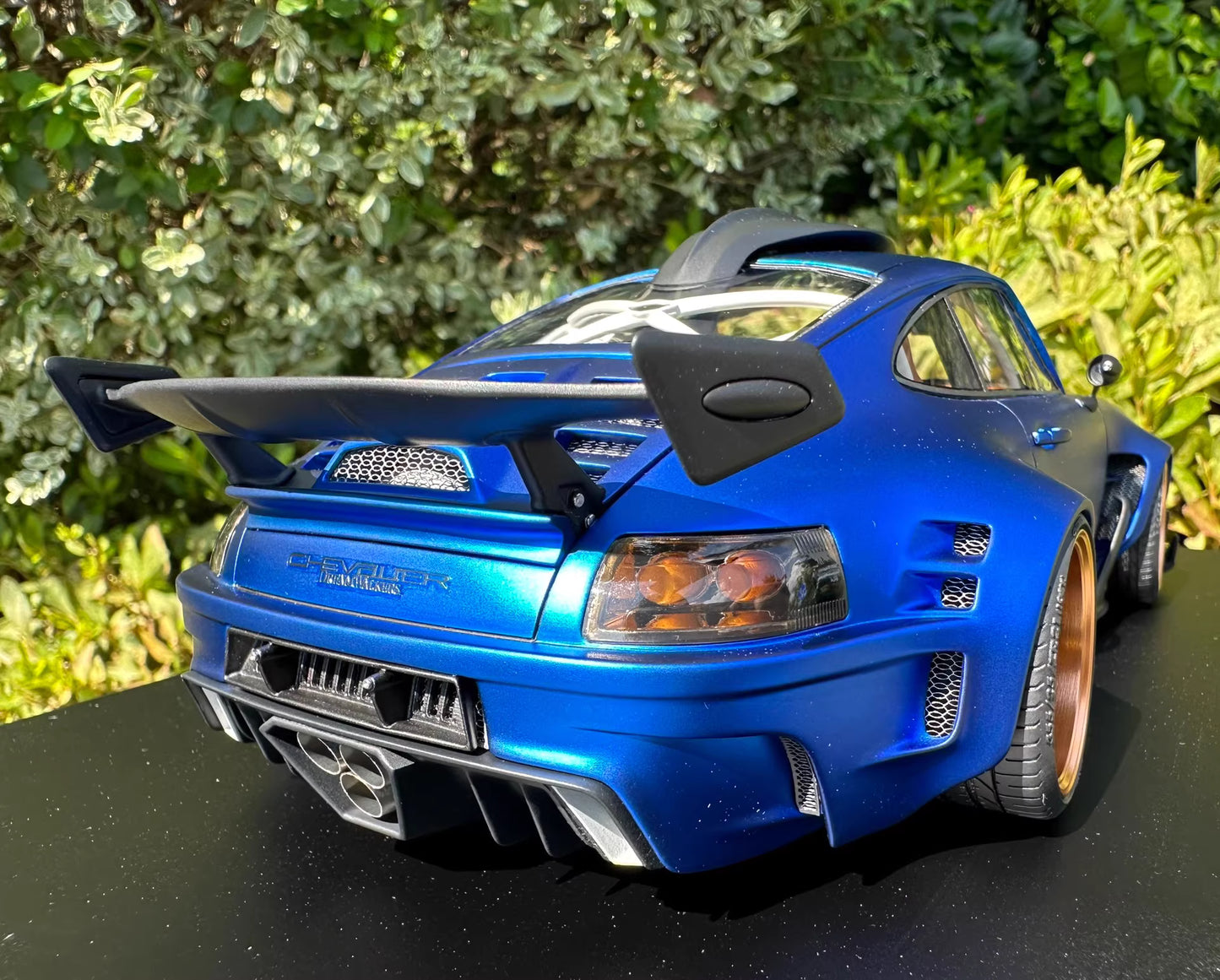DreamWalkers 1/18 Porsche 911 “Chevalier D995” Blue Resin Model (Orange Interior)