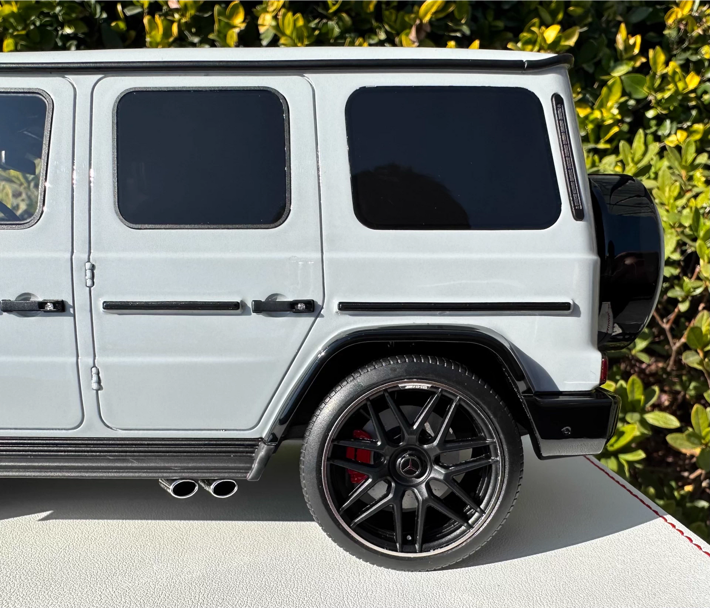 Dino Model 1/18 Mercedes-AMG G63 AMG Cement Grey Resin Model